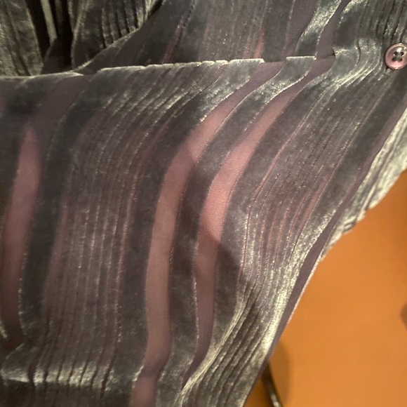 Express Velvet Pee-k-boo Blouse - Picture 3 of 8